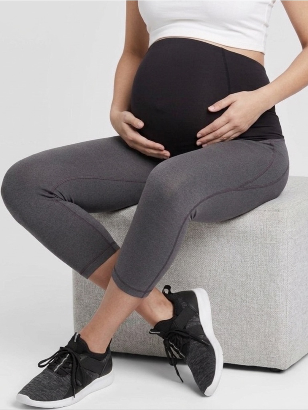 NWT Ingrid & Isabel Crossover Panel Active Maternity Capri Leggings Pants